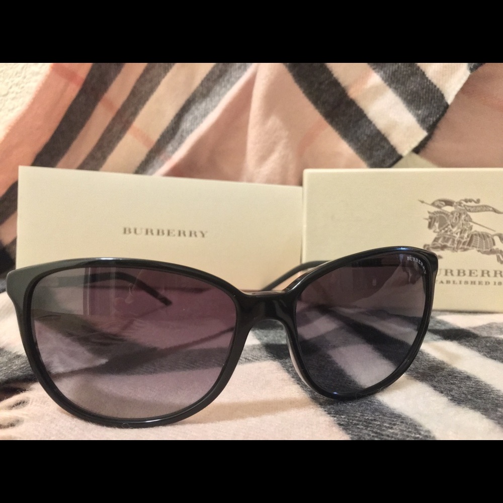 ❌SOLD❌ Burberry Sunglasses